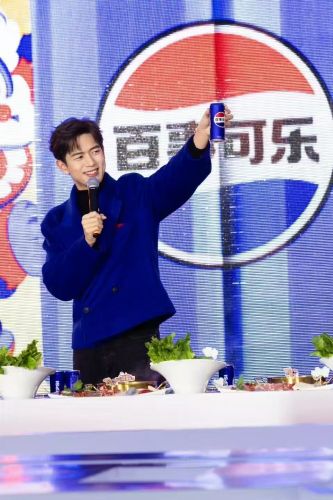 【鲜龙井火锅x百事可乐碰杯局】热辣迎新，鲜味十足！